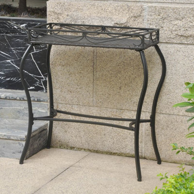 Arvi Plant Stand