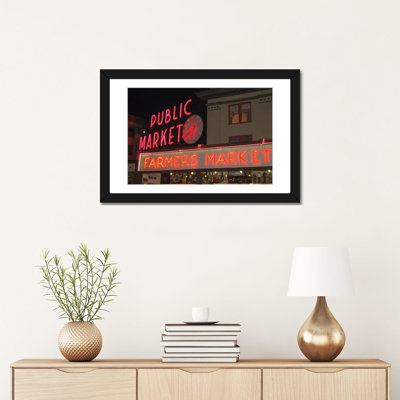 «Public Market Center & Farmers Market Neon Signs, Pike Place Market, Seattle, Washington, USA» par Lynn Seldon, reproduction de photo sur toile tendue