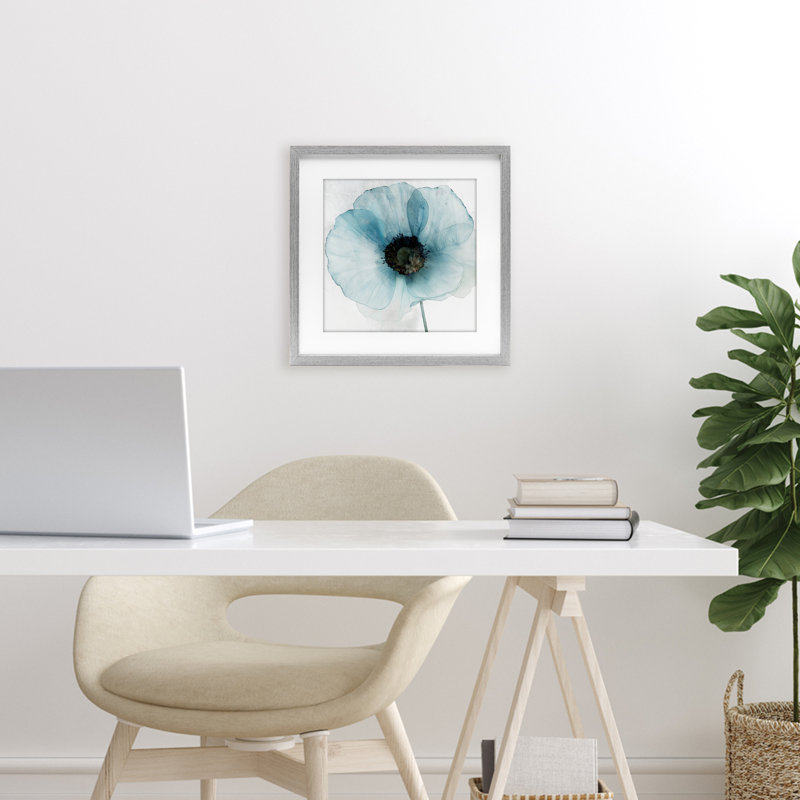 «Blue Promise Peony», reproduction d'art encadrée sous verre par Annabelle Hall, H 13 po x l 13 po, Cadre de ferme gris