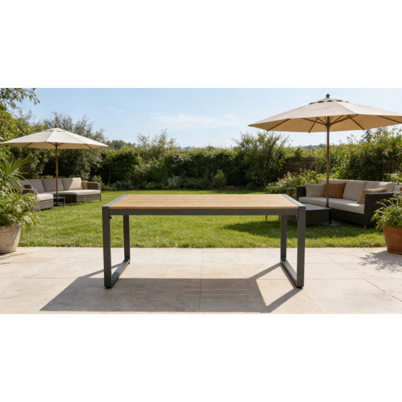 Table basse d'extérieur en acier durable avec plateau en bois résistant aux intempéries