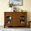 Buffet bas 43,31 "vintage en bois massif brun avec colonnes sculptées, portes en verre arquées et armoire de rangement à six tiroirs