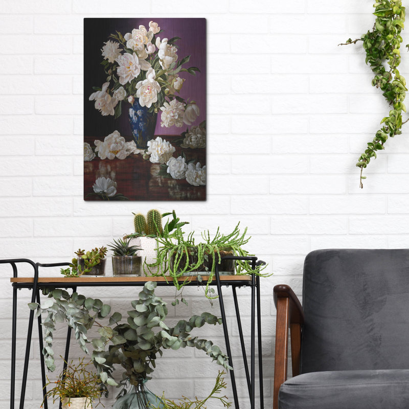 «Lark Manor ™», pivoines blanches dans un vase chinois bleu »par Christopher Pierce, art mural en métal, H 16 po x l 12 po