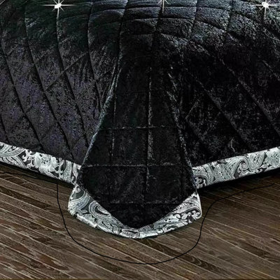 Velvet Bedspread with Pillow Shams