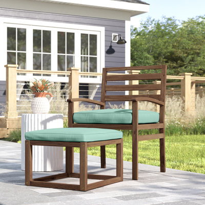 Chaise de patio avec coussins et repose-pieds