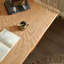 Bureau rectangulaire en bois massif brun et rotin-1759517609