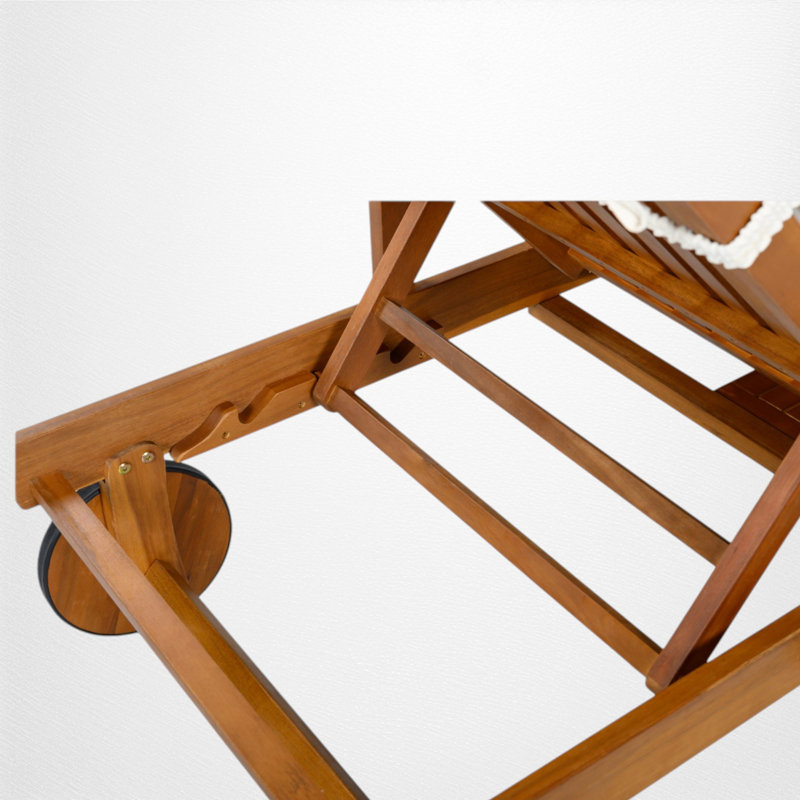 Ensemble de 2 chaises longues d'extérieur, dossier et repose-pieds réglables, bois massif, accoudoirs courbés, patio contemporain près de la piscine