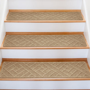 Paquet de 15 tapis d'escalier antidérapants de 8 po x 30 po pour les marches intérieures en bois, fabriqués en polyester et adhésifs réutilisables (lignes beiges)
