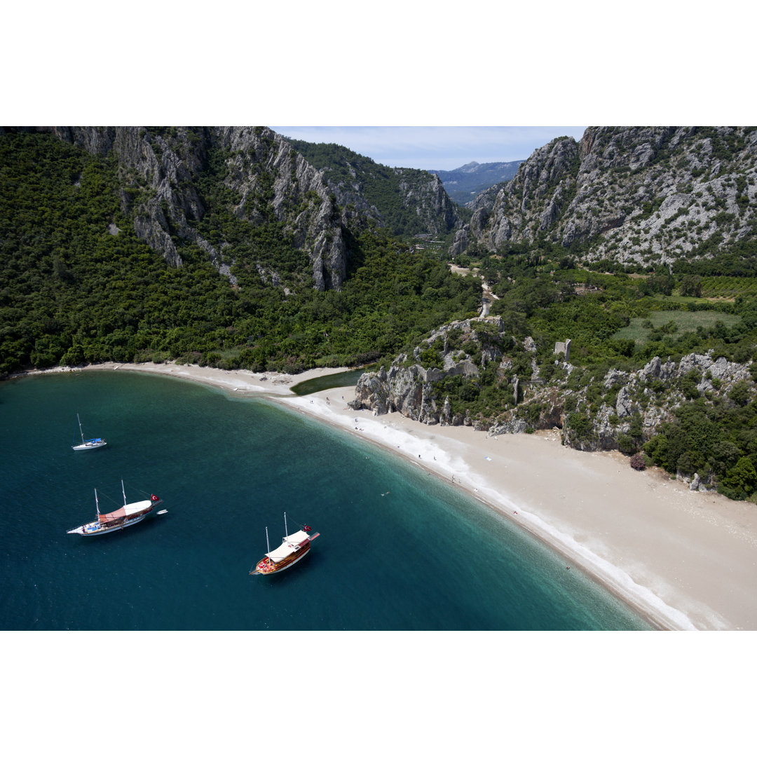 Olympos Beach von Dogayusufdokdok - Kunstdrucke auf Leinwand