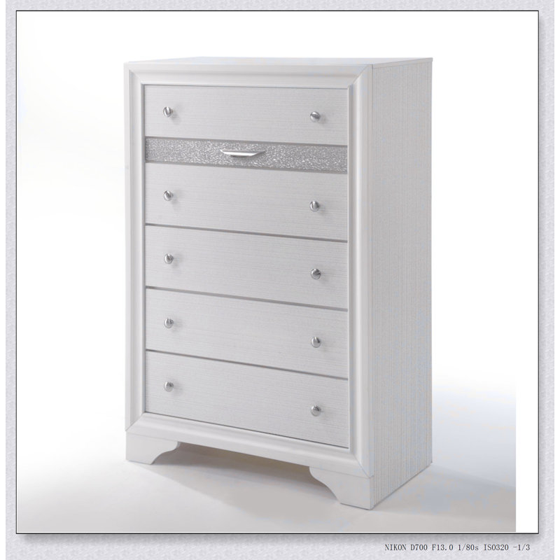 Commode à finition blanche Naima avec tiroirs spacieux et rangement pour bijoux pour chambres à coucher modernes, Blanc