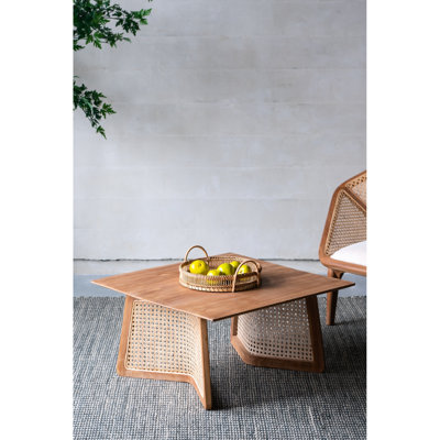 Table basse 70 x 70 x 35 cm, en bois massif, idéale pour un salon moderne. Ajoutez une touche d'élégance à votre intérieur.