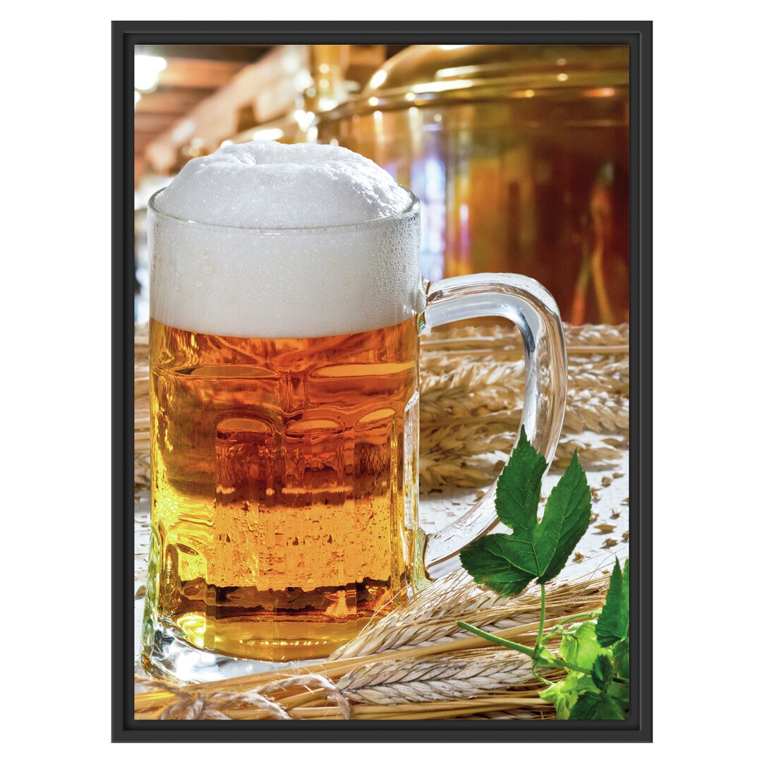 Gerahmtes Wandbild frisches Bier mit Hopfen