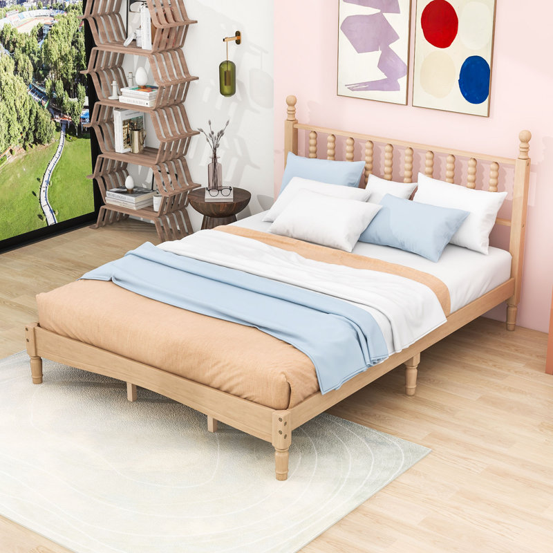 Grand lit plateforme en bois avec tête de lit en forme de gourde et lattes, pieds