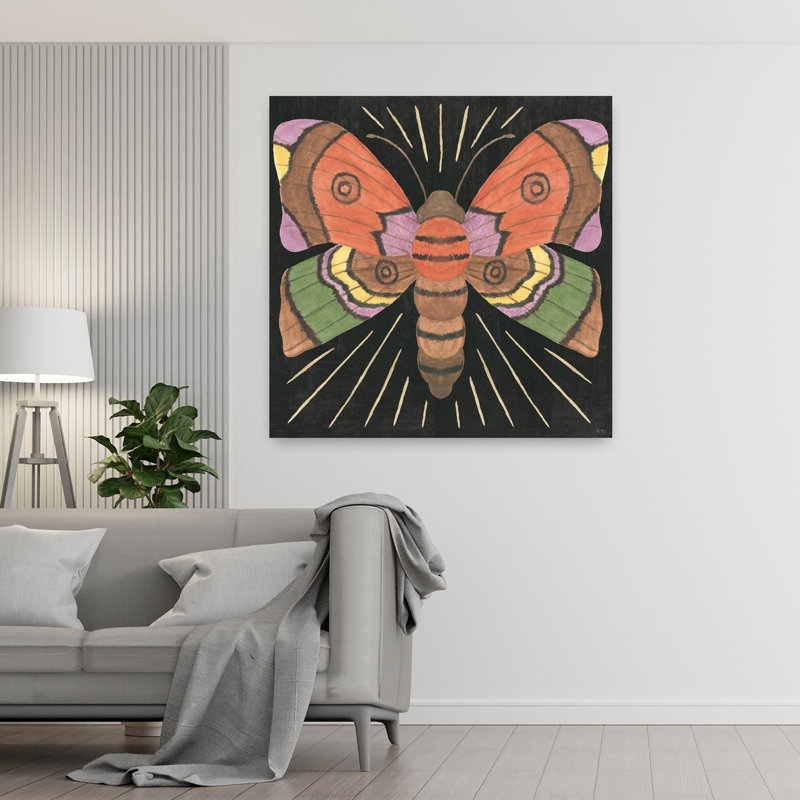 Spooky Chic VI Contemporary Moth Art, H 48 po x l 48 po