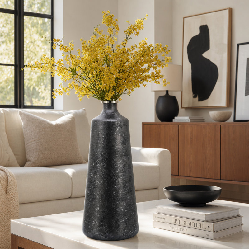 Vases en verre et aluminium, H 21 po x l 8 po x P 8 po