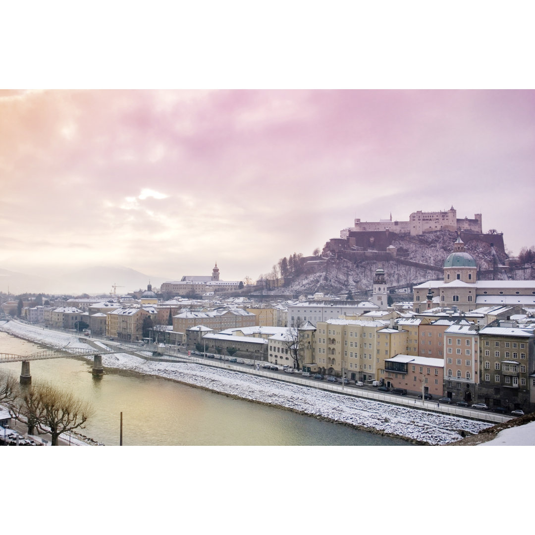 Winterlicher Sonnenaufgang in Salzburg, Österreich - Leinwandbild