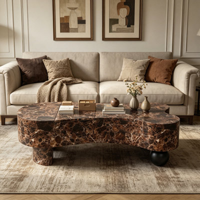 Table basse moderne en faux travertin, plateau en faux marbre texturé avec rangement caché et détails cannelés