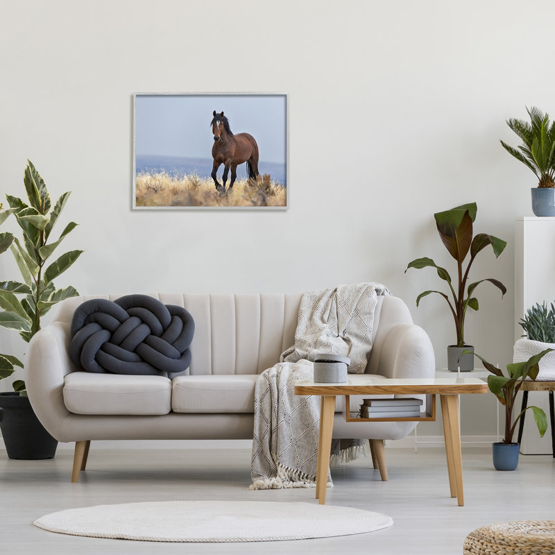 Cheval équestre dans une campagne sauvage, ciel bleu doux par - impression, Estampe numérique Farmhouse