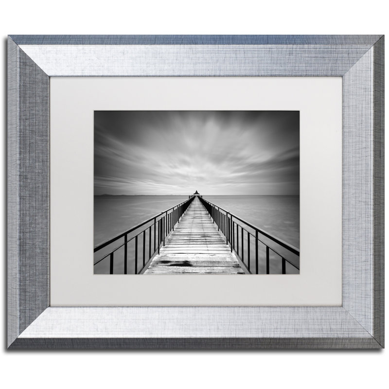 «With Stand» par Michael de Guzman - reproduction de photo sur toile encadrée, H 14,5 po x l 17,5 po x P 1,25 po