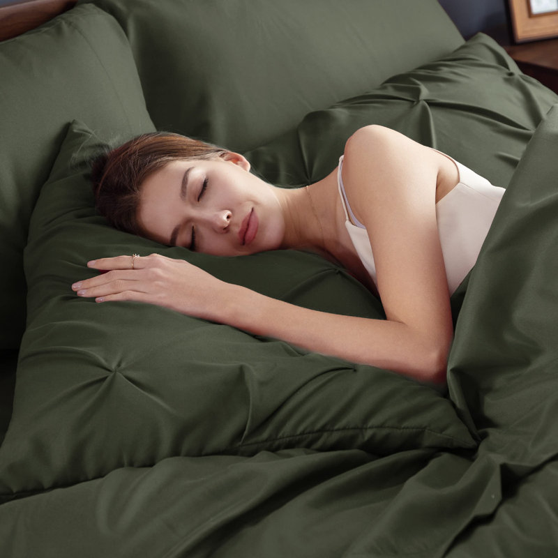 Bedsure Queen Pintuck Bed-in-a-Bag- Navy Pinch Pleat Comforter with Sheets, Pillowcases & Shams, Navy