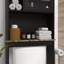 Armoire de rangement moderne au-dessus de la toilette avec tablettes réglables et casiers pour l'organisation et le rangement de la salle de bain avec panneau arrière en panneau de perles et finition facile à nettoyer