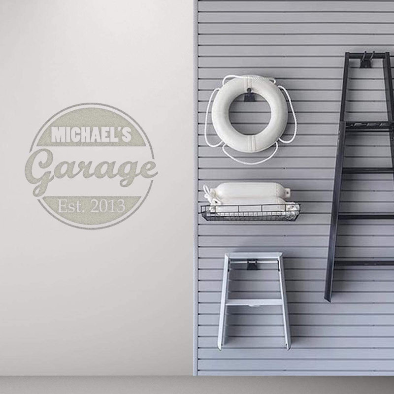 Décalcomanie murale Trinx Garage avec nom personnalisé - CS49, H 12 po x l 12,5 po, Argent, Oui