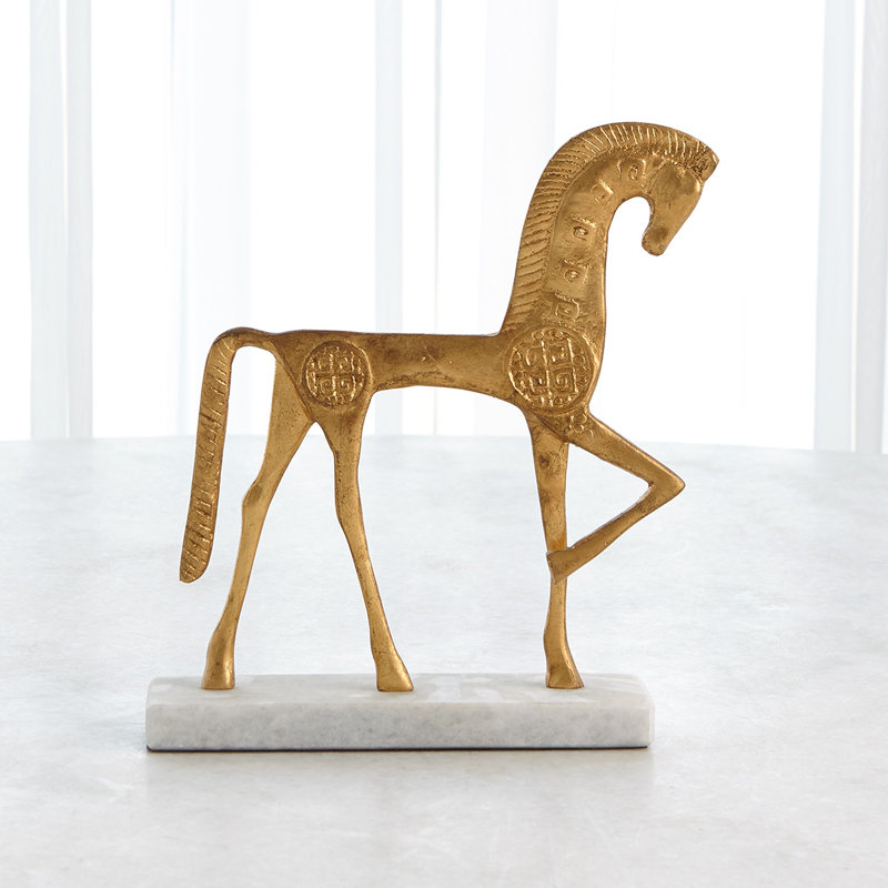 Cheval romain doré, H 10,75 po x l 2,75 po x P 9,25 po