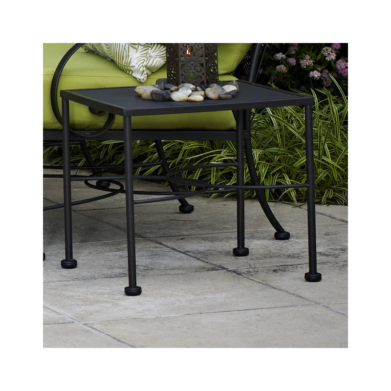 Table d'appoint en métal Uribe