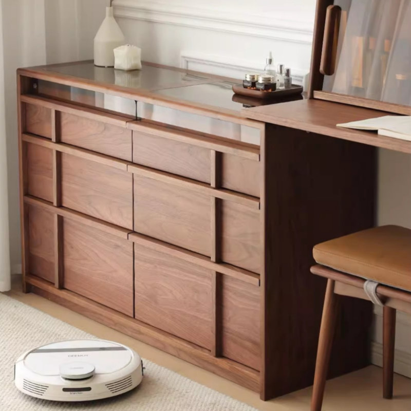 Commode en bois de noyer noir