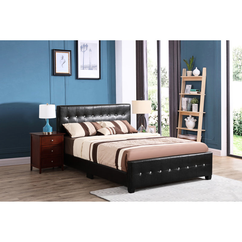 Lit double moderne noir transitionnel - et chaud. H 43 po x l 57 po x P 83 po. Pour divers décors. Fabriqué avec des matériaux. Assemblage requis. Mousse de remplissage, matériau en polyuréthane. Profondeur de 79 po, largeur de 88 po, hauteur de 43 po, poids de 89,65 lb.