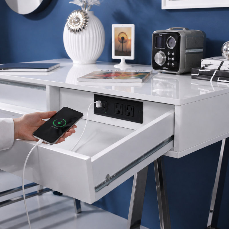 Bureau contemporain blanc laqué brillant avec prise Enchantement et, 32.86" H x 53.54" W x 22.54" D