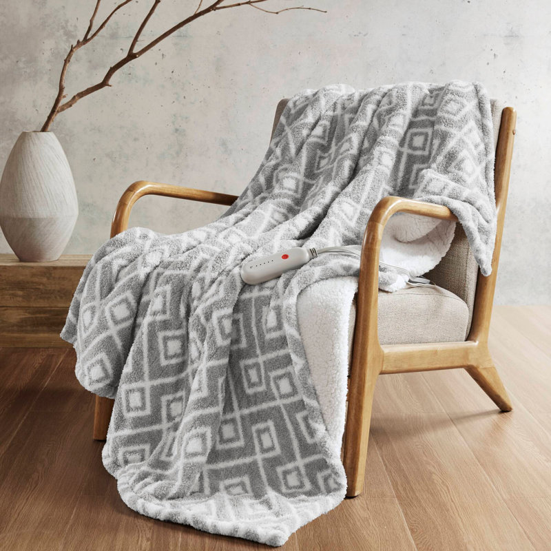 Dream Soft Heated Throw, Gray Geometric