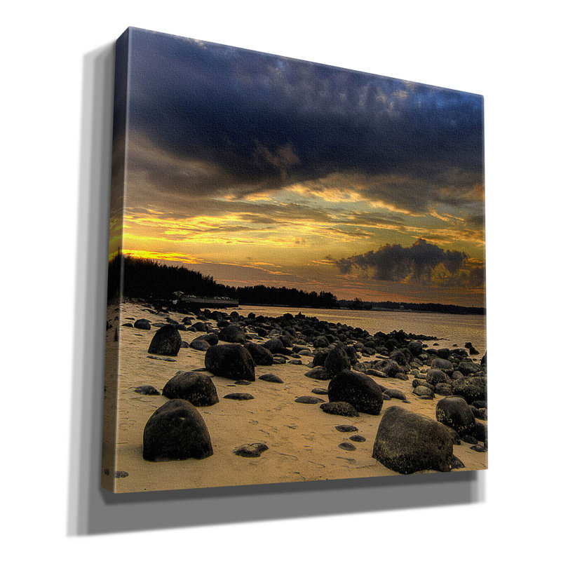 «Rocks On Beach 1» par PhotoINC Studio, H 37 po x l 37 po