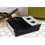 Lit pour chat élégant et démonté, noir et blanc, 23,6 po x 15,7 po x 5,9 po | Matériau en bois aggloméré durable | Assemblage facile, conception moderne | Parfait pour les chats pour se reposer et jouer, ajout confortable et chic à votre maison