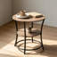 Table de bout ronde avec 2 tablettes de rangement, table d'appoint peu encombrante pour le salon, la chambre à coucher, la table de chevet avec structure en acier et pieds réglables, grège
