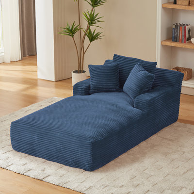 Luxueux canapé rembourré en velours côtelé au design ergonomique et au confort instantané, parfait pour les espaces de vie modernes.