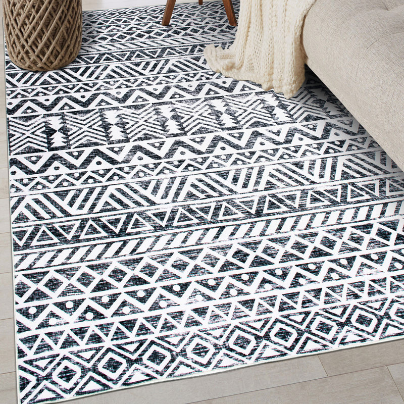 Armarion Contemporary Distressed Geometric Gray Area Rug, Rectangle 5' x 7'