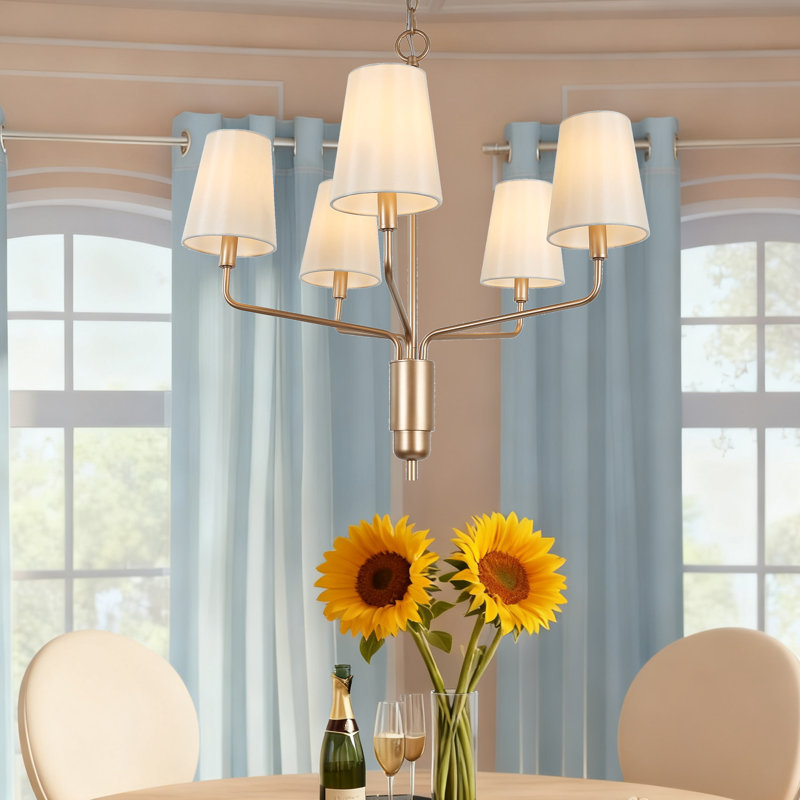 Suspension à 5 lumières dorées en forme de roue avec abat-jour blanc en tissu pour îlot de cuisine, compatible avec tous les plafonds.