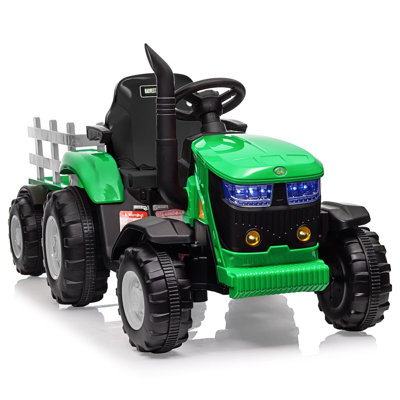 Les enfants électriques montent sur un tracteur avec une remorque, un véhicule alimenté par batterie 12V