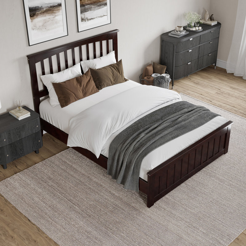 Lit plateforme en bois massif avec pied de lit assorti Aritra, Espresso, Double