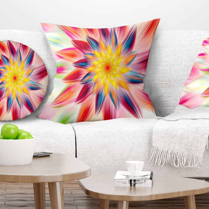 Pétales de fleurs roses dansant - coussin imprimé floral, 16 po x 1 po, Coussin décoratif