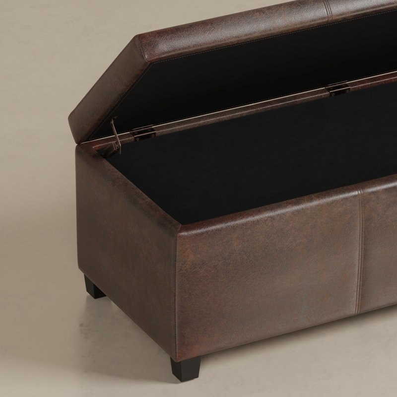 Banc ottoman de rangement rectangulaire contemporain de 122 cm de large, recouvert de cuir végane et doté d'un couvercle relevable et d'une mousse haute densité.