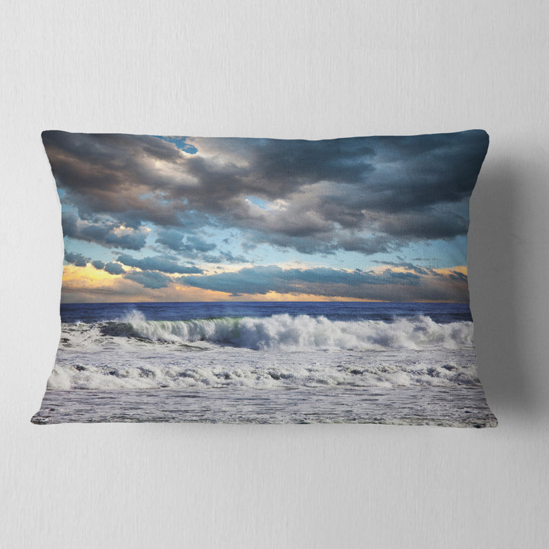 Coussin lombaire de couleur orage de mer au soleil
