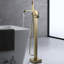 Robinet de baignoire autoportant à poignée simple avec garniture de baignoire au pied avec douche à main au fini or brossé
