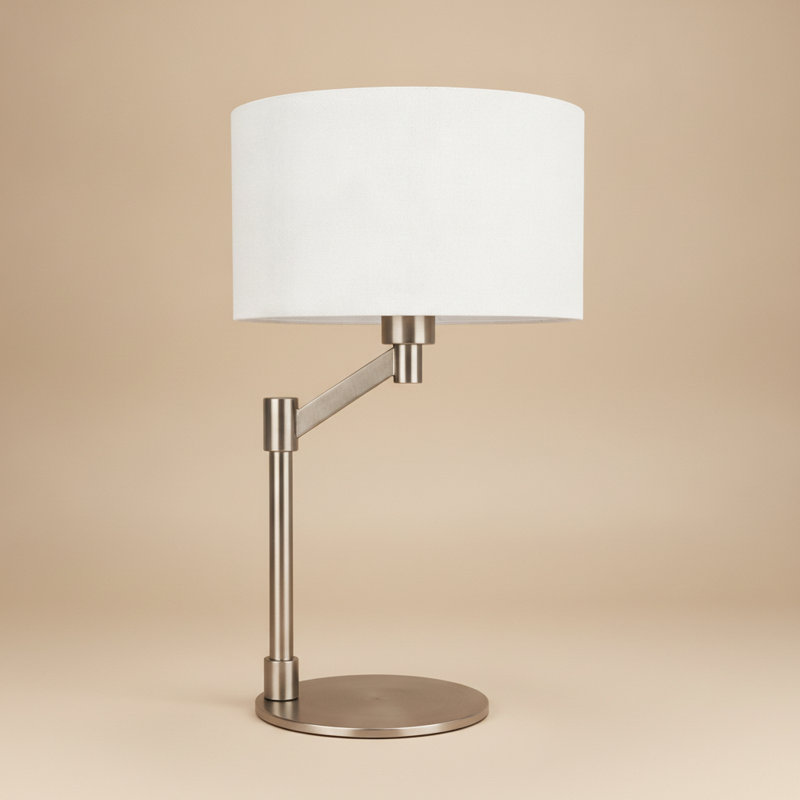 Lampe de table avec abat-jour incurvé et finition en nickel brossé Adstalla