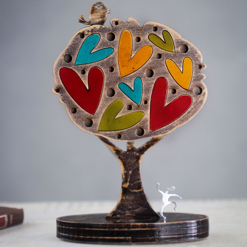 Sculpture Biller Tree avec cœurs et oiseaux