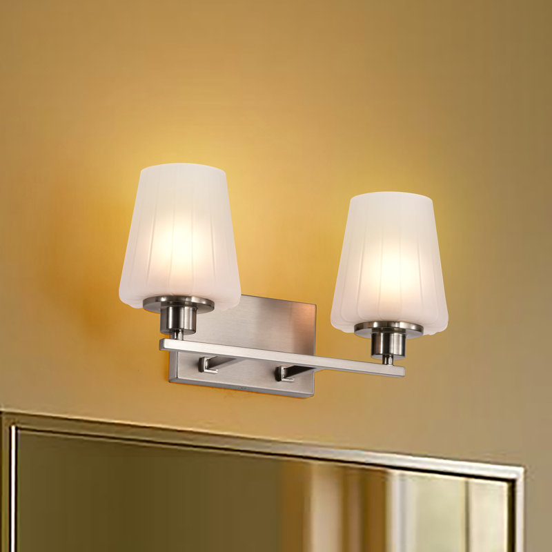 Coiffeuse Sroka - verre gravé à l'eau-forte, 16 po de largeur, Deux lumières, Nickel brossé
