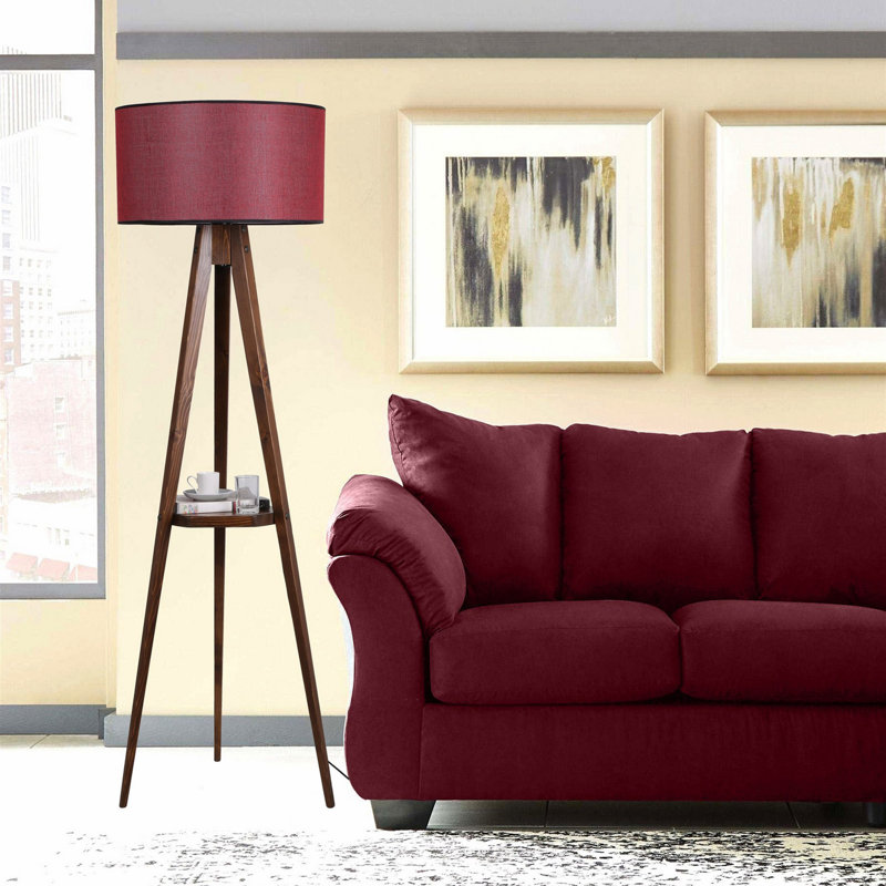 Lampe sur pied élégante avec corps en bois et capuchon en tissu, finition noyer et rouge bordeaux, hauteur de 60,2 po | Diamètre du capuchon 19,7 po, tablette 19,7 po | Interrupteur marche / arrêt, douille E27, 40 W maximum | Parfait pour le salon et la chambre à coucher