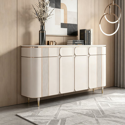 Buffet moderne et multifonctionnel.