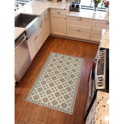 Tapis de cuisine kaki à profil bas Un-Rug Kirkwood par Matterly
