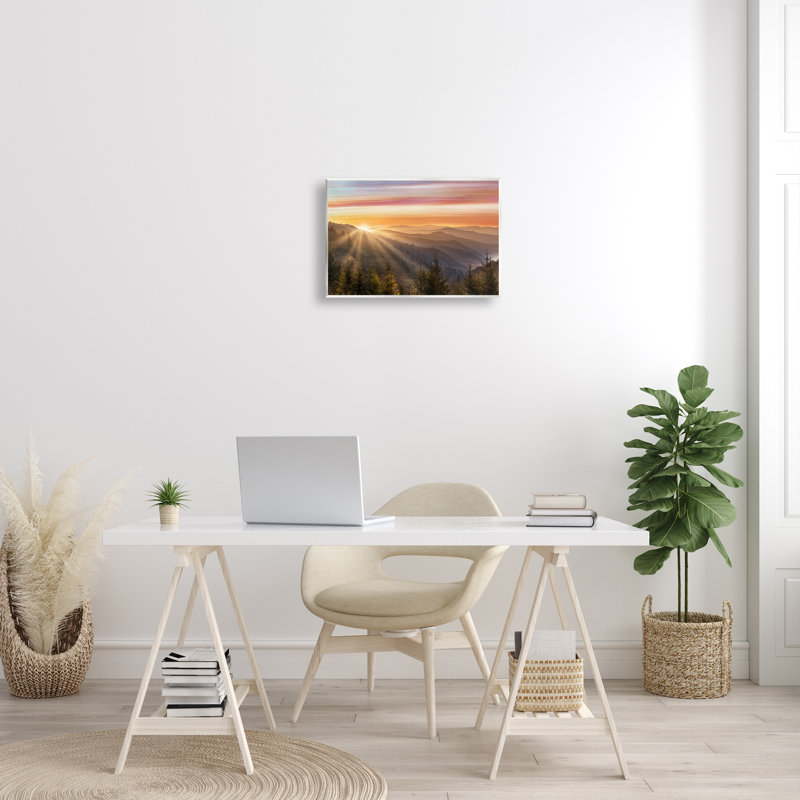 «Sunrise Through Mountain Forest Skyline», art mural par Danita Delimont, H 13 po x l 19 po